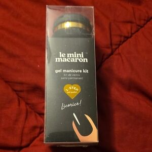 Le Mini Macaron Gel Manicure Kit